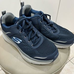 8.5 Like New Mens Sketchers Sneakers Navy Blue w/some white design.Thick cushion
